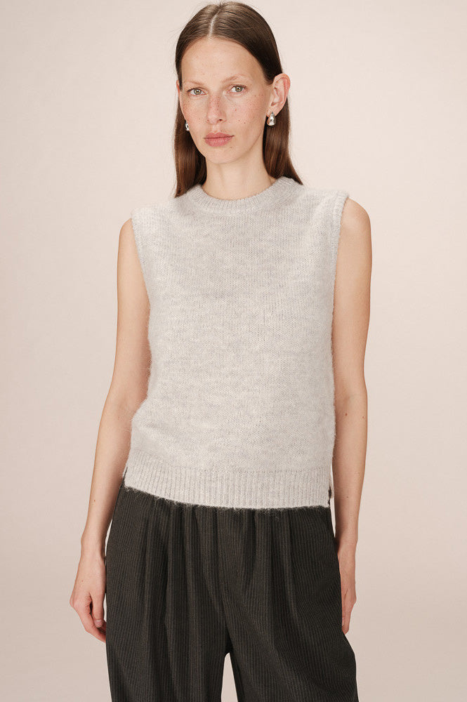 Grace & Mila Say Grey Sleeveless Sweater
