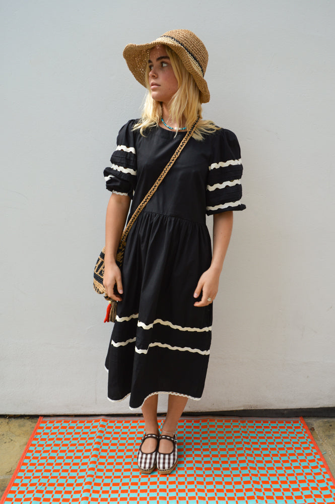 Esmé Studios Maddy Black Dress