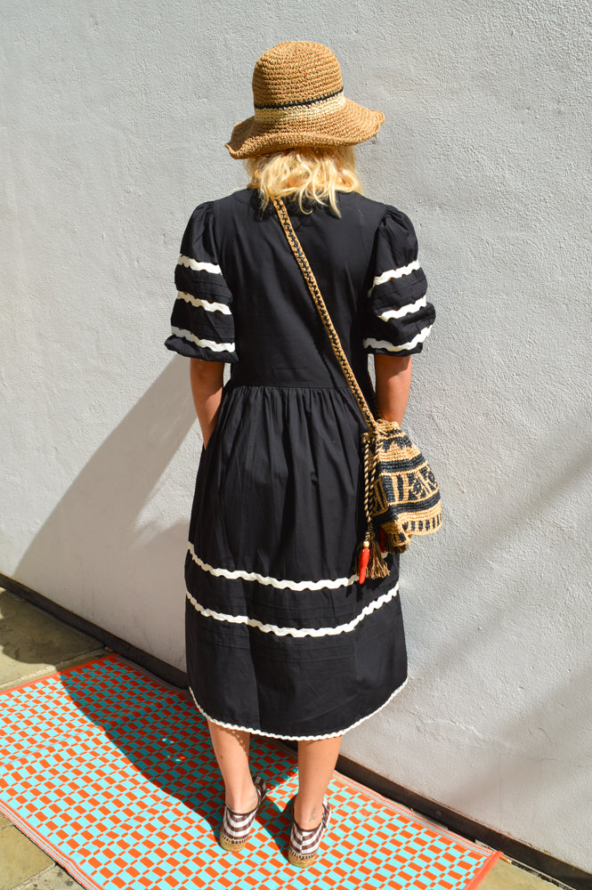 Esmé Studios Maddy Black Dress