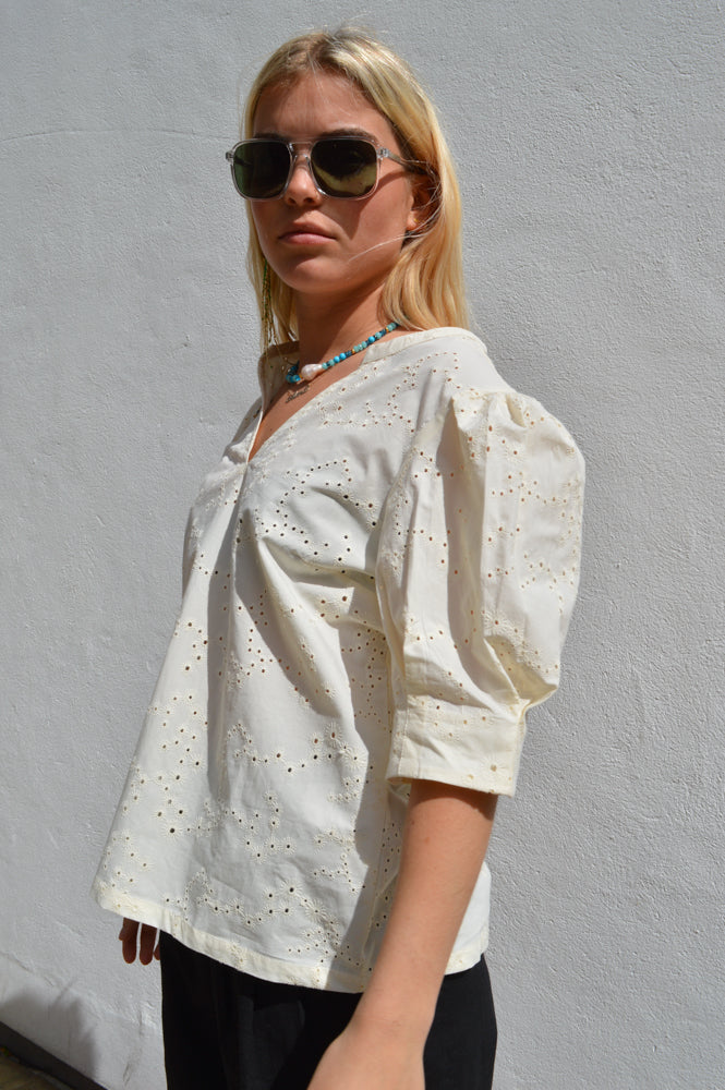 Esmé Studios Leo Buttercream Blouse