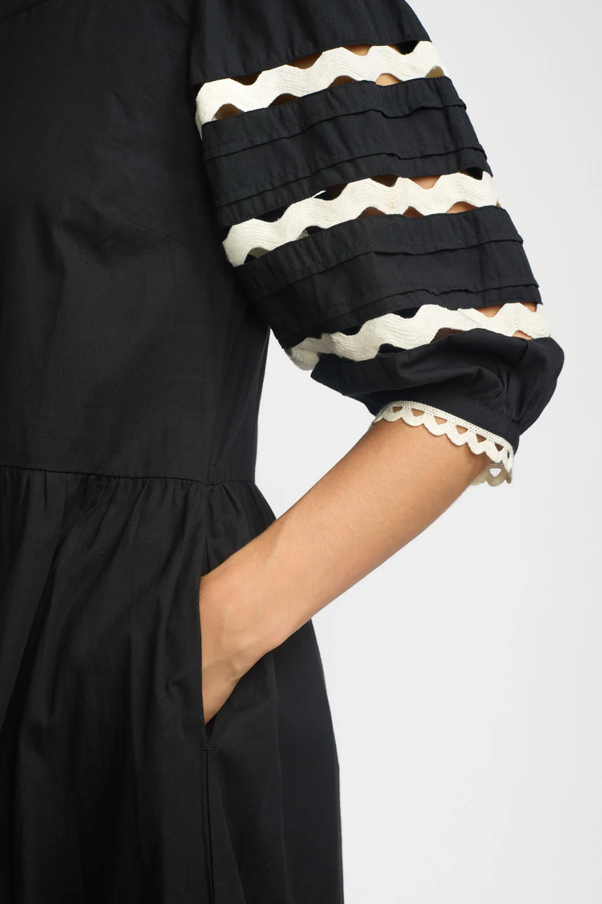 Esmé Studios Maddy Black Dress