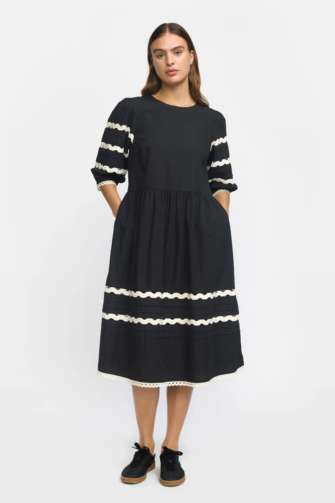 Esmé Studios Maddy Black Dress