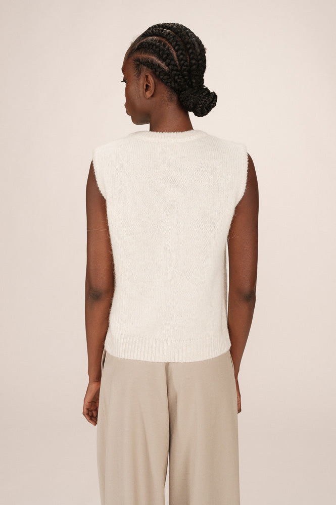 Grace & Mila Say Ecru Sleeveless Sweater