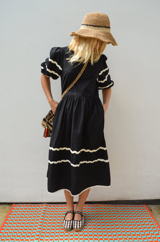 Esmé Studios Maddy Black Dress