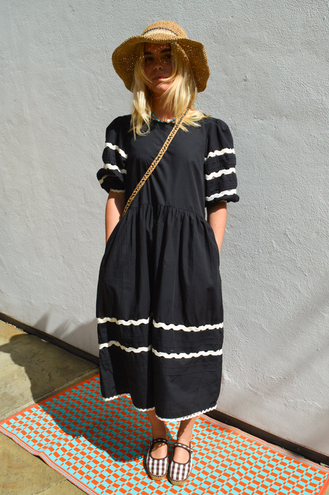 Esmé Studios Maddy Black Dress