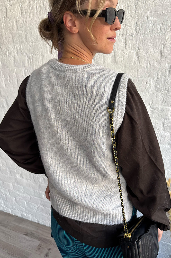Grace & Mila Say Grey Sleeveless Sweater