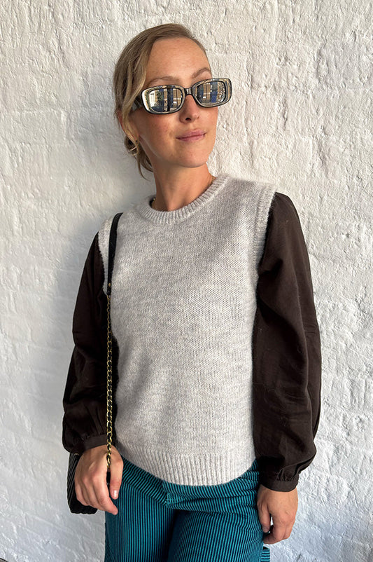 Grace & Mila Say Grey Sleeveless Sweater